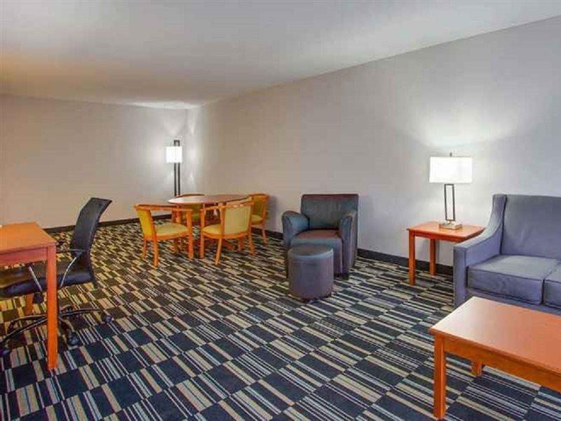Fairfield Inn & Suites By Marriott Virginia Beach/Norfolk Airport Exterior photo